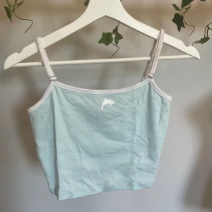 Linne - Ett nästan helt nytt linne från hm i bra skick. Använd få gånger. Köpt för 199kr.