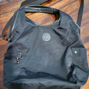 Kipling  - Svart Kipling Mått H 50 L 28 Vidd 16