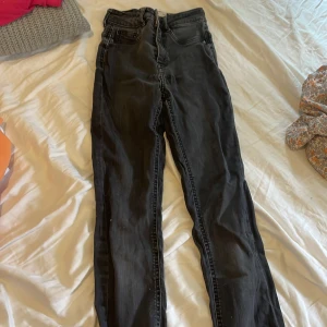 Molly skinny jeans - Jättefina skinny jeans från Gina 