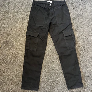 ASOS svarta jeans - Skick: 10/10 aldrig använda Storlek: W30 L32 Orginalpris: 399kr
