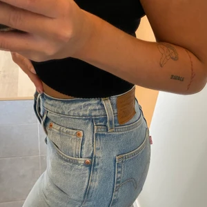 Levis ribcage straight - jeans - levis ribcage jeans. 🦋 raka i modellen. aldrig använda då de tyvärr är för korta på mig. 