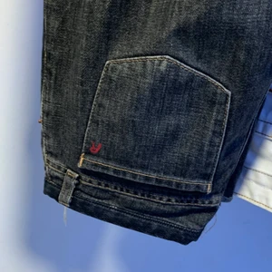 Replay jeans - Gråa jeans från replay. De är lite stora på mig som är 163 och är en 24-25a. Skriv om du har frågor. Tryck inte på köp nu <3