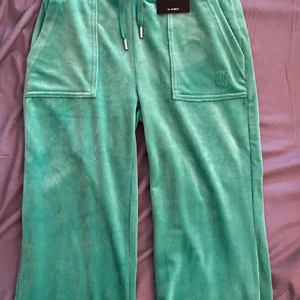 Juicy byxor - Väldigt fina helt nya köpte dom till min kusin som inte ville ha dom så tänkte sälja de