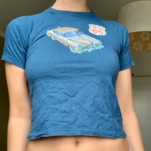 Babytee  - Säljer denna babytee som köptes secondhand, passar mig som brukar ha S (den är i strl 122 egentligen)💜