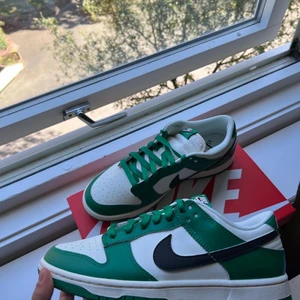 Nike Dunk Low ”Lottery Pack” - Wts   Nike Dunk Low ” lottery pack ” Storlek 42 Pris 1799 + frakt finns i göteborg/frakt   Kvitto och refs finns.