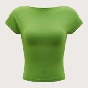 Rygglös topp  - Säljer denhär snygga rygg lösa toppen från shein, aldrig använd