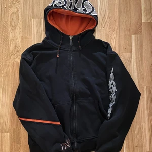 Gasp hoodie stl L  - huvtröja från Gasp i stl L, säljer pga den satt för stort. Inga defekter med plagget, hör av dig vid intresse!!☺️ (frakt ingår alltid i köpet)