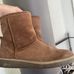 Bruna uggs!🥰🥰 - Jätte snygga bruna uggs till hösten!🤎Storlek 36!🥰 Användt några få gånger💖 tar inga returer och tryck ej på köp nu!🥰