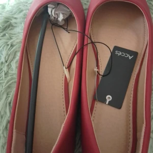 Ballet skor  - Nya skor, Vinröda.