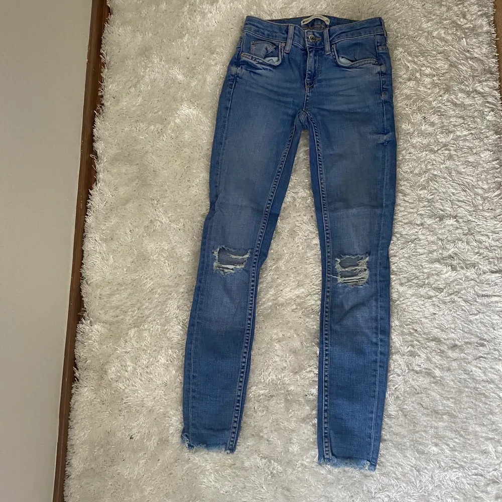 Kristen Jeans från GinaTricot. Storlek 24/XXS-XS.. Jeans & Byxor.
