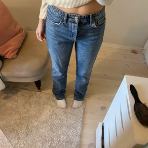 Midrise zara jeans - Slutsålda midrise zara jeans