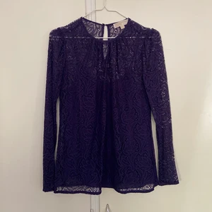 Michael Kors blus XS - Nytt skick, säljer då den inte är min stil | Storlek XS men passar även S | Nypris: 1899 kr