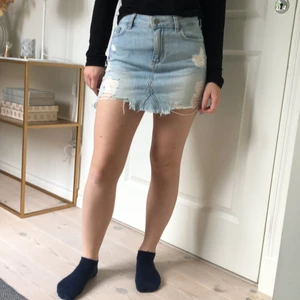 Jeanskjol från Hollister - Jeanskjol från Hollister. Waist 24