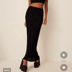 Moa Mattsson kjol - Slutsåld kjol från Moa Mattssons kollektion med nakd. Köpte två storlekar därav säljer jag denna. SUPERFIN!!!