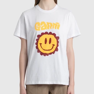 Ganni t-shirt - Säljer denna skit snygga unika t-shirt från ganni då jag tyvärr inte får användning av den. Köpt för 850 på Åhléns. Väldigt sparsamt använd. Hör av dig vid frågor/mer bilder💓(Lånade bilder) ❌tryck ej köp direkt❌ pris kan diskuteras 