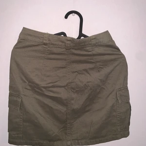 H&M mini cargo skirt - Excellent condition, comfortable and soft fabric