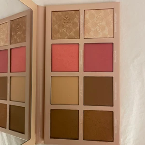 Caia summer palett - Säljer min super fina ”caia summer palette light-medium” då den inte kommer till användning. Endast testad 2 gånger och är därför iprincip i nyskick! Köpt för 695kr säljer för 170+frakt 30kr som köparen står för!💕 (Använder inte funktionen betala direkt)