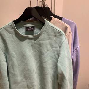 3 fräscha sweatshirts från hm i fint skick. Den gröna och beiga är i m och den lila är i s💖💋 Säljs pga garderobsrensning, Alla för 150 eller 60 kr st!
