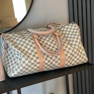 Louise Vuitton väska, helt ny - Helt ny