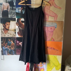 Esmara klänning - Ärvt av moster och jag har inte använt den och hon har använt typ 1 gång så nyskick kom privat för frakt och mitt nummer tar bara Swish 