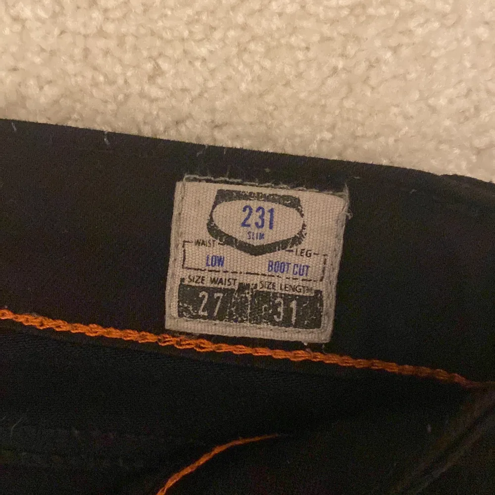 Hej säljer mina helt nya crocker jeans i storlek 27 31. Köpa för 600 kr och använda en gång. Lågmidjade bootcut. Säljer för 350 + frakt (59). Jeans & Byxor.