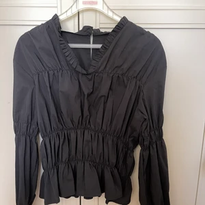 Blus från Gina Tricot - Superfin blus från Gina Tricot, använd en gång. Passar XS-S