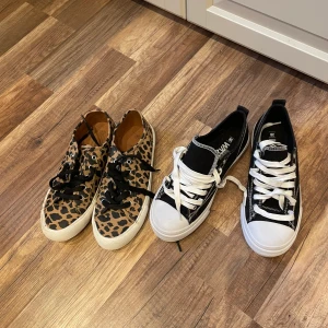 Skor - Leopard skor storlek 37, endast använda en gång inomhus. Svarta skorna är storlek 38 och är oanvända. 180 för båda 