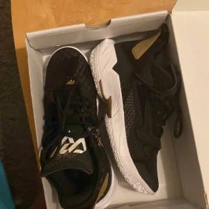 JORDAN WHY NOT ZERO.4 - Fick dem av min syster men dom är för små för mig så jag säljer dem 