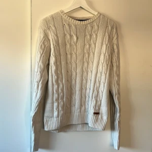 Stickad tröja, Bondelid - Stickad tröja från Bondelid i storlek M.