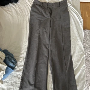 Kostymbyxor  - Från NAKD. Så snygga!! Men har blivit för små. Formar kroppen så fint. 