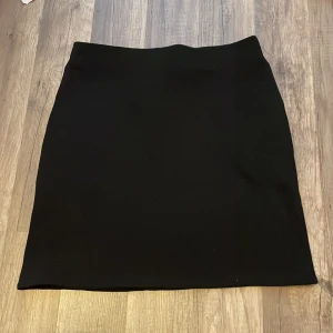 miniskirt - svart miniskirt från hm ☺️ aldrig använd