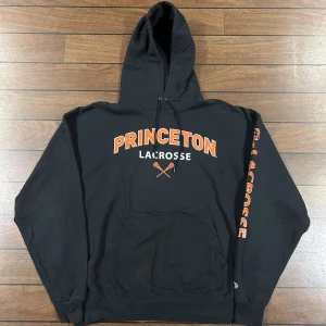 Champion Princeton Hoodie - Snygg vintage Hoodie från champion i storlek L! Bara att skriva om du undrar över något🙏
