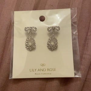 Lilly and Rose -  Helt nya nypris 700 