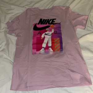 Nike T-shirt  - Nike T-shirt perfekt till sommaren.