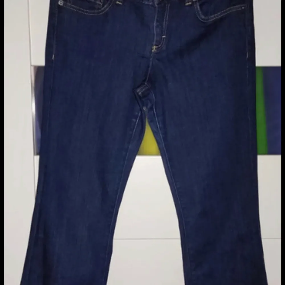 Jeans från calvin klein som inte längre kommer till användning. Skriv om du undrar över något.. Jeans & Byxor.