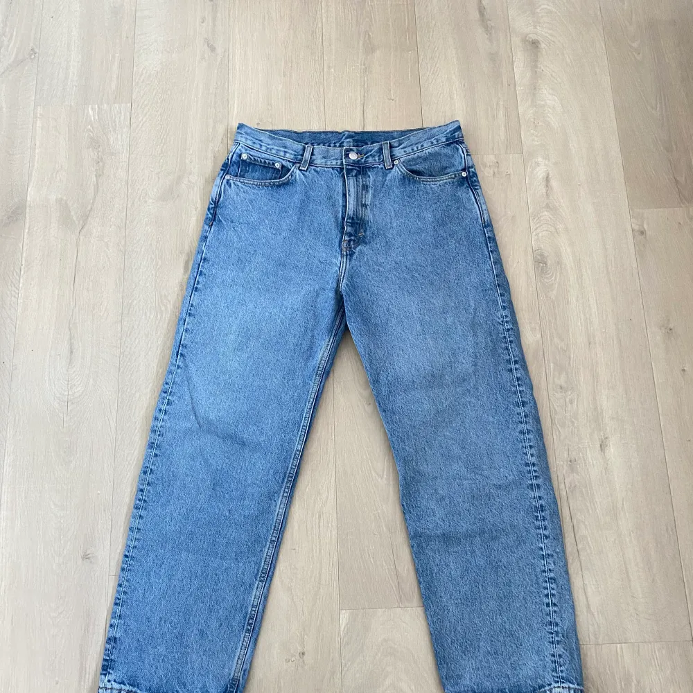 Galaxy weekday jeans i ljusblå tvätt, väldigt bra skick. Jeans & Byxor.