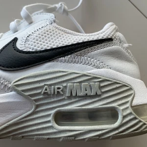 Nike air max 90s dam - Säljer nu mina Nike air max 90 i storlek 38,5. Skorna är fåtal använda och i mycket bra skick, nypris 1400kr.