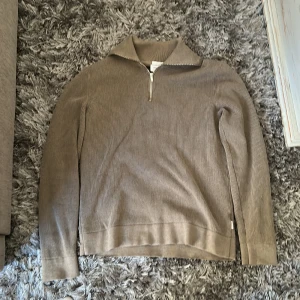 Stickad halfzip - En stickad halfzip från lindbergh white 