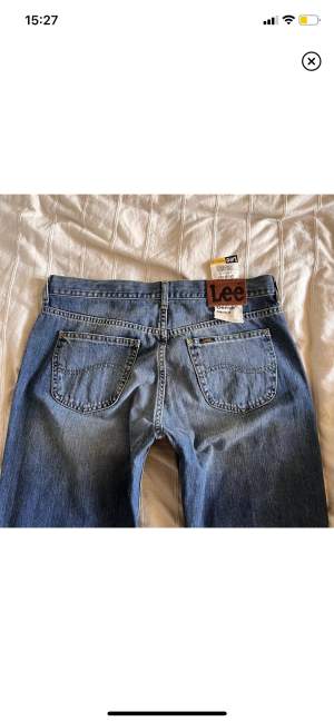 Säljer dessa snygga Lee jeans då dom inte passa. 