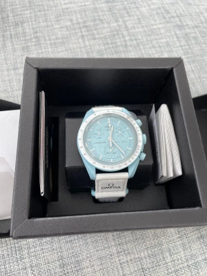 Omega x swatch mission to uranus - Helt ny köpt i London! Kvitto finns 