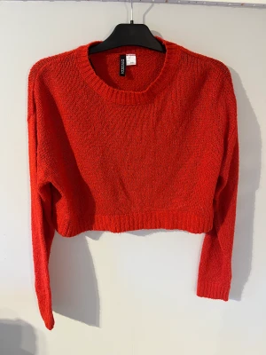Stickad tröja  - En stickad tröja ifrån h&m, stolek S Från avdelningen divided 