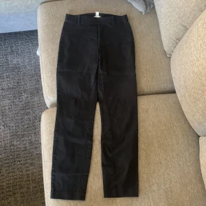 Svarta kostymbyxor  - Svarta kostymbyxor från H&M