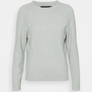 Stickad tröja💕 - Grå stickad tröja från vero Moda endast använd två gånger💕💕