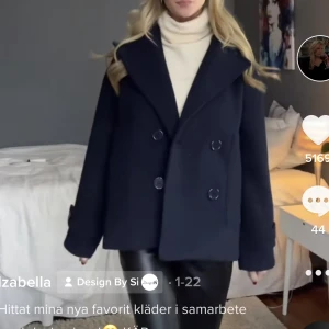 Kappa - Säljer min skit fina kappa från Designbysi ❤️ den är i fint skick ❤️  (Det är mina bilder)