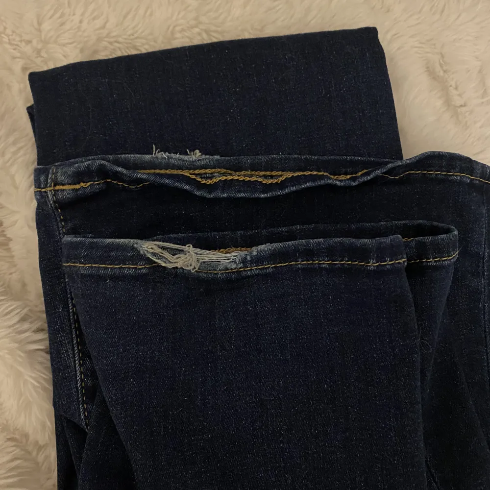 7 for all mankind bootcut jeans strl 25 men stretchiga, passar 26 också. Lite sliten vid hälen. . Jeans & Byxor.