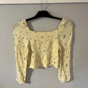 Topp - En fin topp ifrån Kappahl , stolek 170