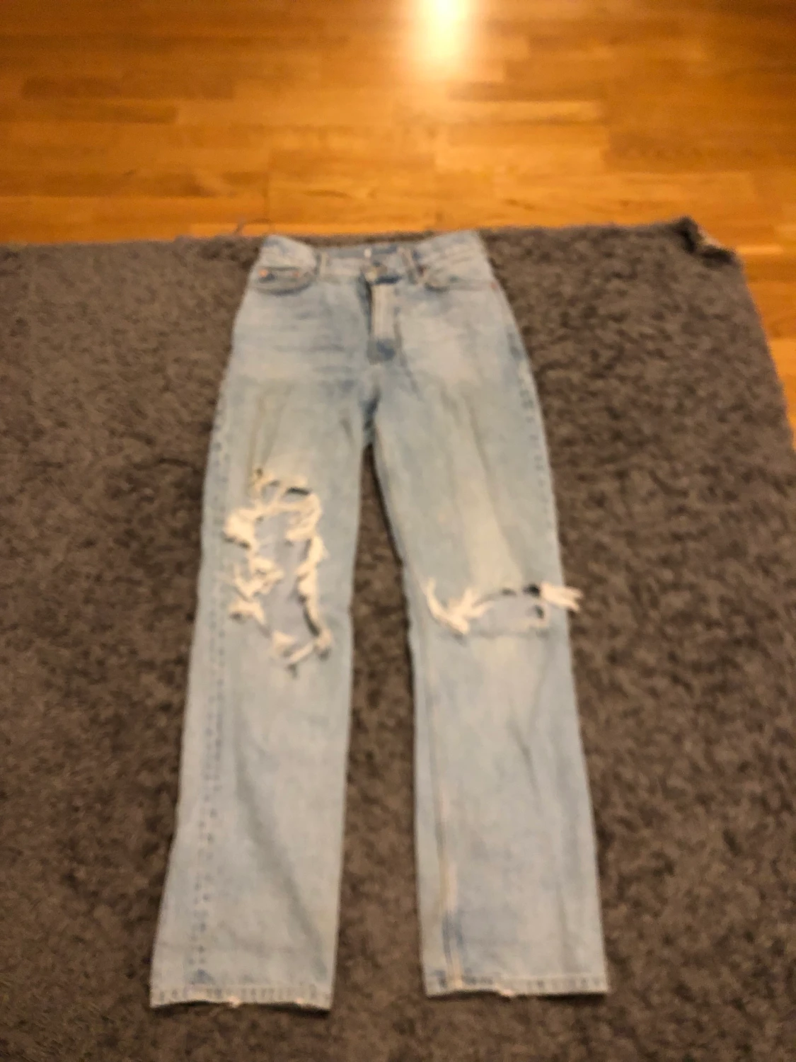 Gina tricot raka ljusblåa jeans 38