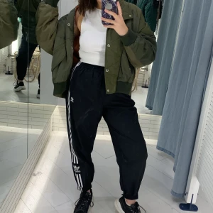 Adidas track pants Lock Up - Väldigt snålt använda.