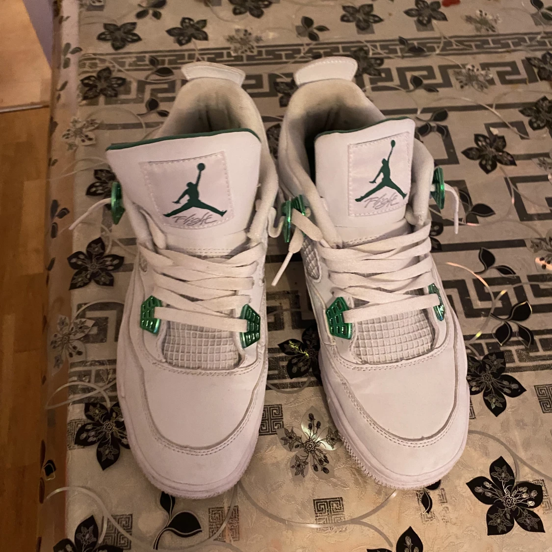 Jordan 4 metallic green - 38