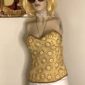 Vintage Korsett - Blommig Korsett/topp i guld/gul och paljetter. Utan armar.